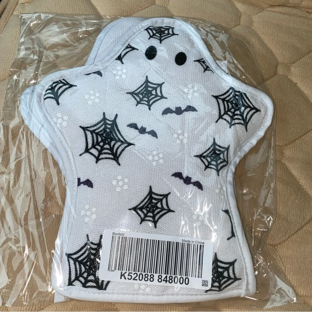 Temptations Boofetti Ghost Shape‎ Halloween Oven Mitts Set New